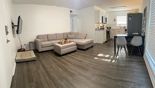 860 Colony Dr Photo 1