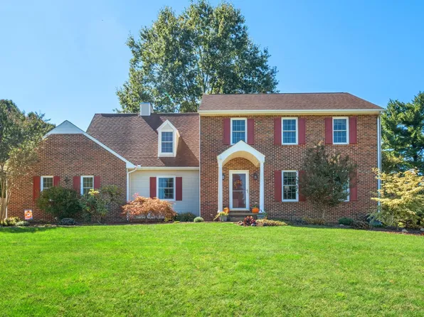 87 Sunset Dr, Waynesboro, VA 22980