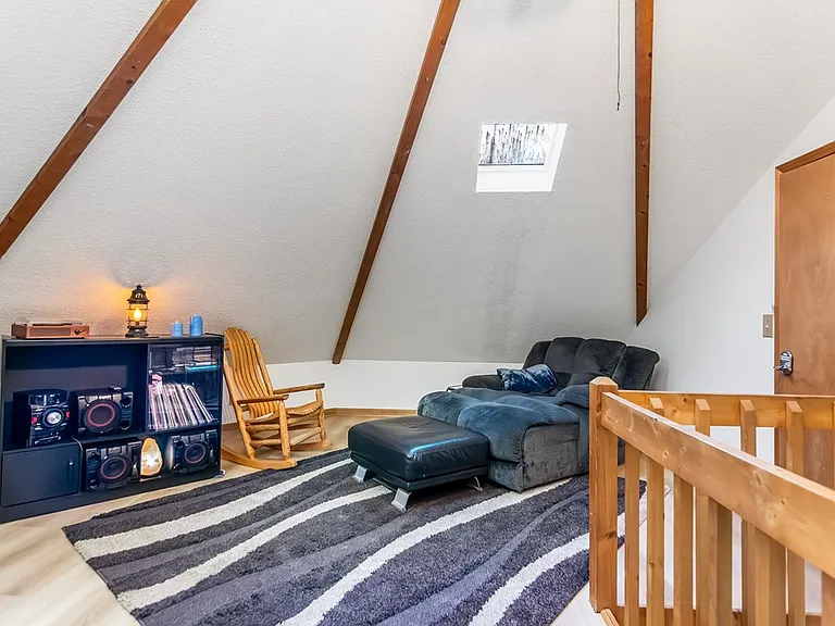 102 Mizzen Ct — Photo 6
