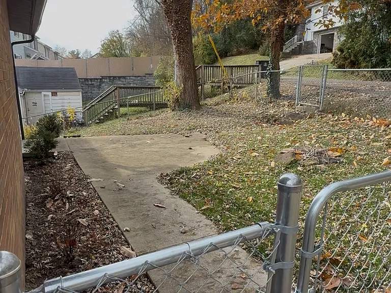 546 Junction St — Photo 11