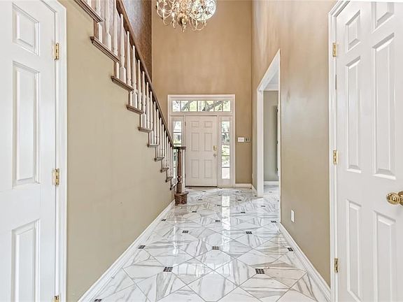 5th image of 2905 Deerwood Dr