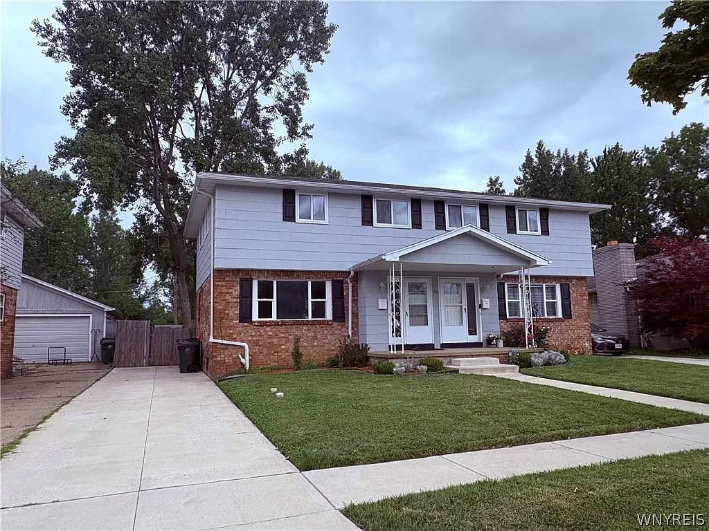 3 bed, 1.5 bath, 2320 sqft, $1,850 — Photo 1