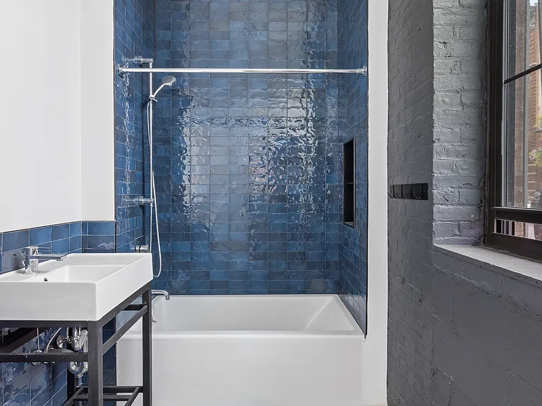 239 Banker St #1M — Photo 3