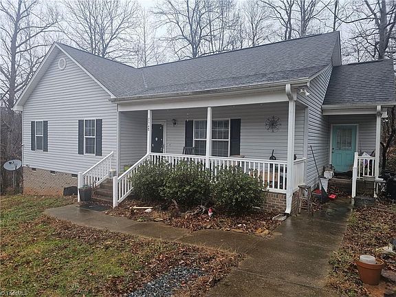 2nd image of 2548 Strawberry Ln