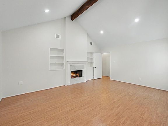 4th image of 117 N Woodstock Circle Dr