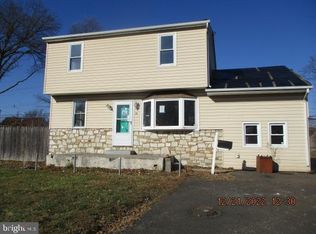 38 Green Lynne Dr, Levittown, PA 19057