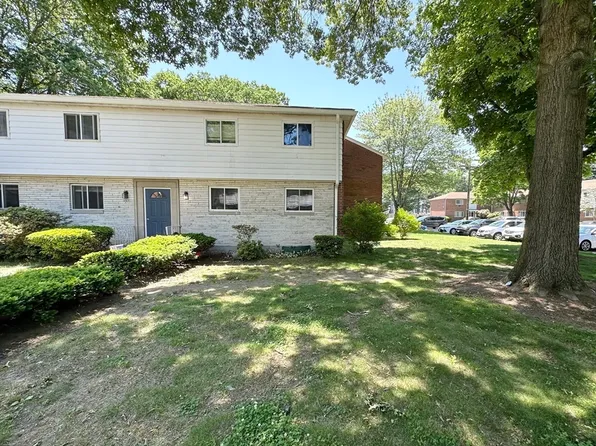 205 Bishop Dr Unit 205, Framingham, MA 01702