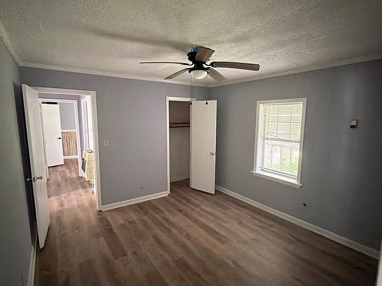 925 Oleander Ave — Photo 7