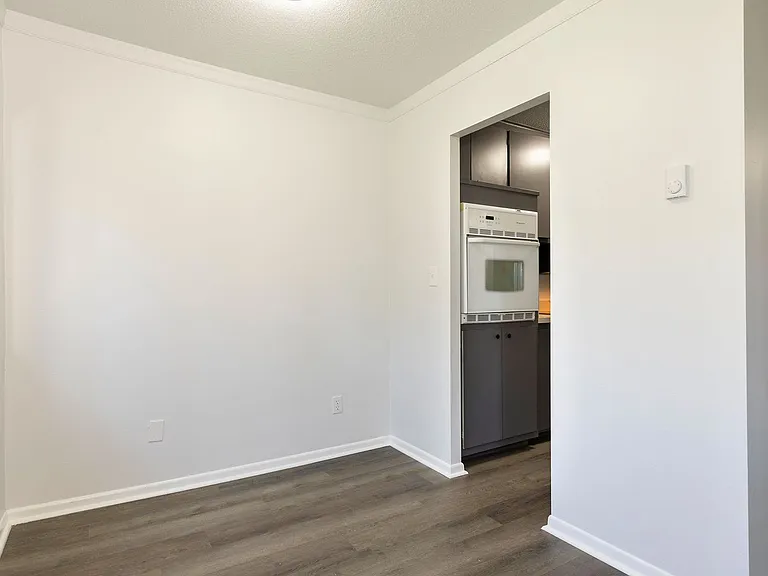 The Willis Apartments — Photo 36