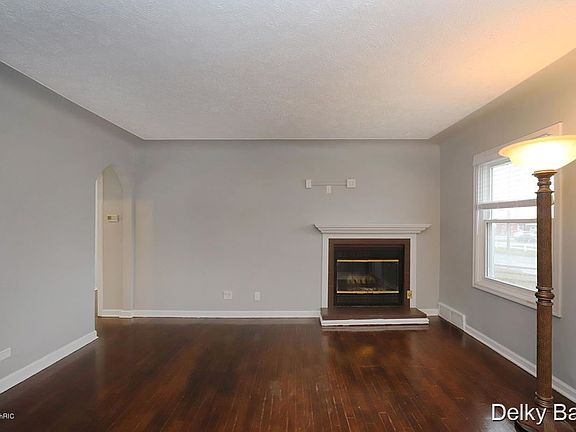 5th image of 2062 Martindale Ave SW