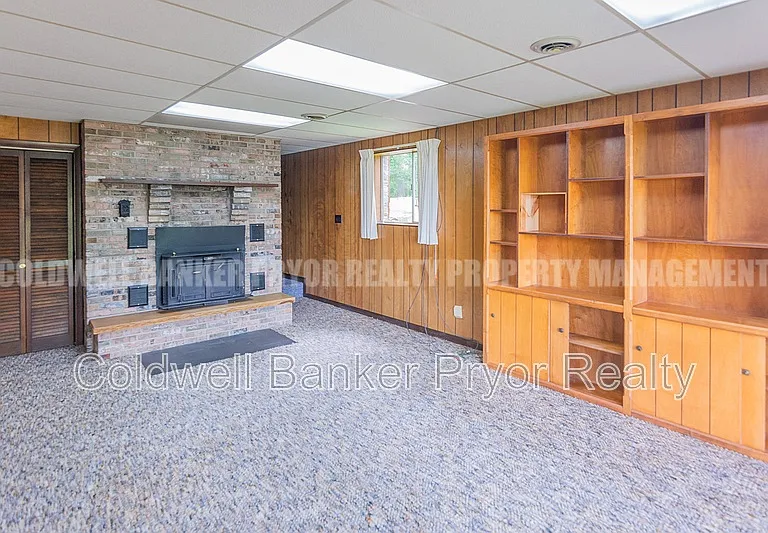 165 Lakeshore Ct — Photo 36
