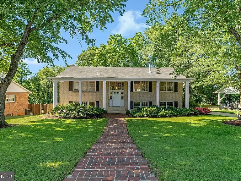 8009 Lewinsville Rd — Photo 2