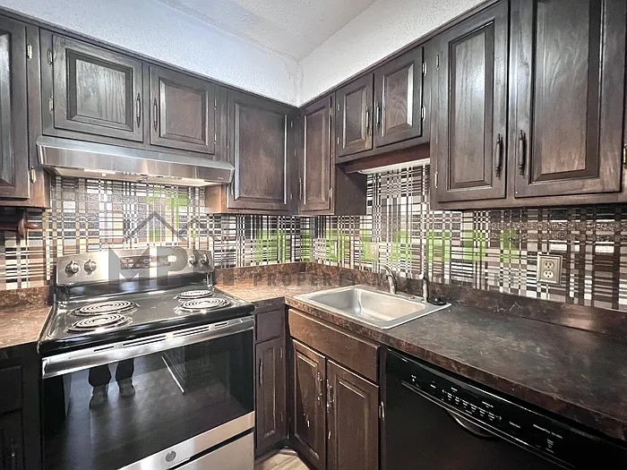 2505 Blossom St #C — Photo 16
