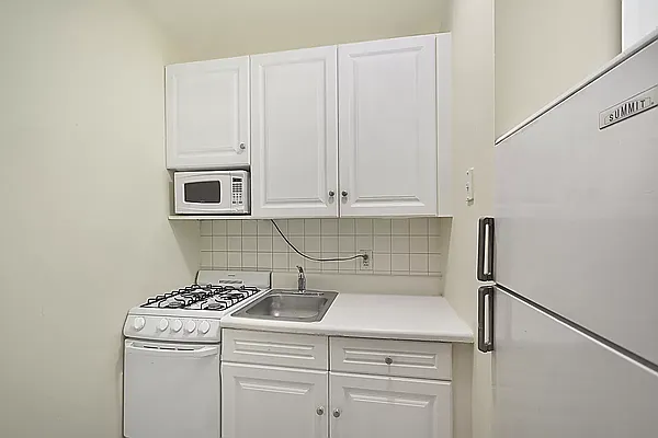 Rented by Compass | media 9