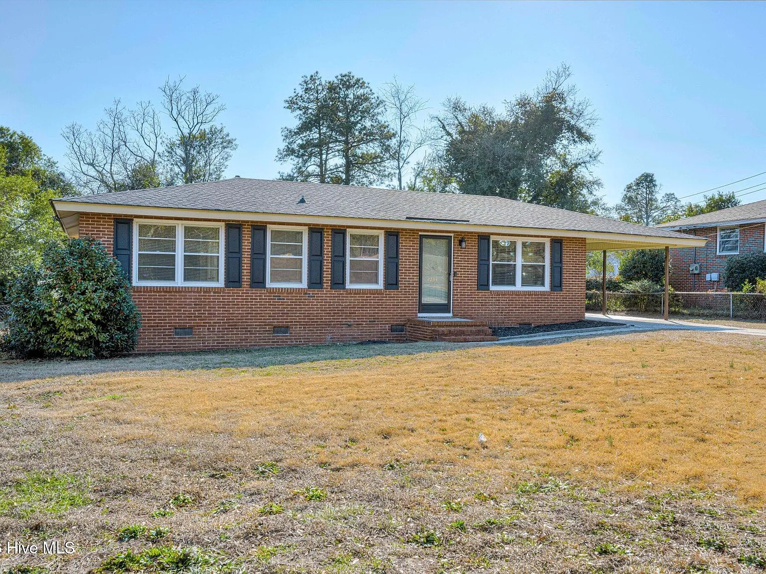 4 bed, 1.5 bath, 1300 sqft, $1,800 — Photo 2