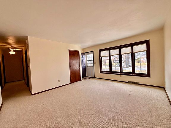 4th image of 518 3rd Ave SE