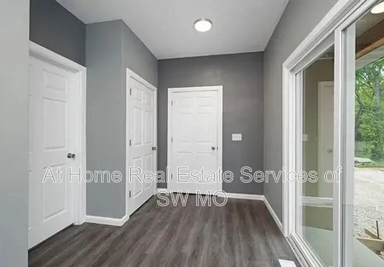 2437 N Lyon Ave — Photo 5