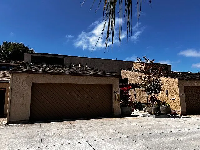 2204 Plaza De Las Flores — Photo 9