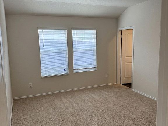 5th image of 821 Gerardia Ct