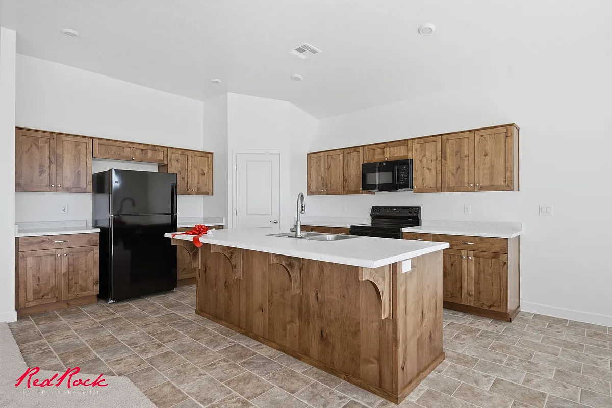Building Photo - 495 S Martignano Way