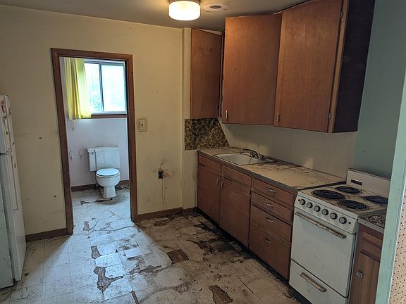 3rd image of 1349 Marlborough Dr