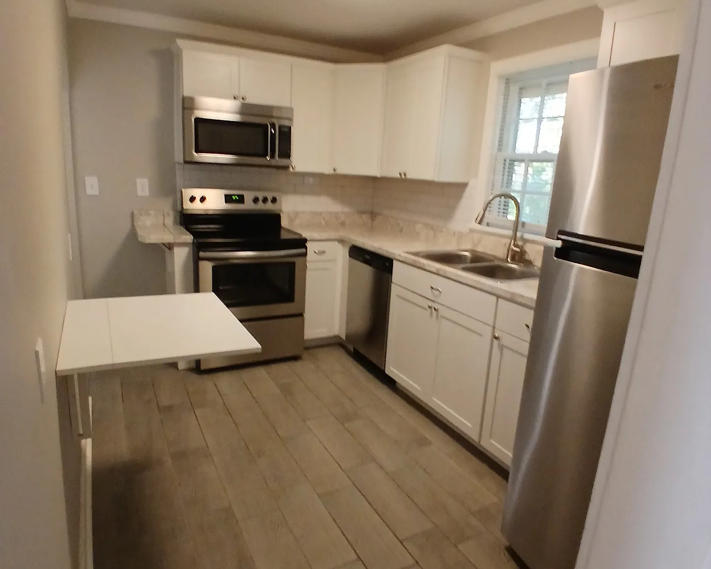 2 bed, 672 sqft, $1,300 — Photo 3