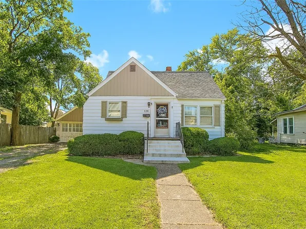 1418 10th St, Charleston, IL 61920