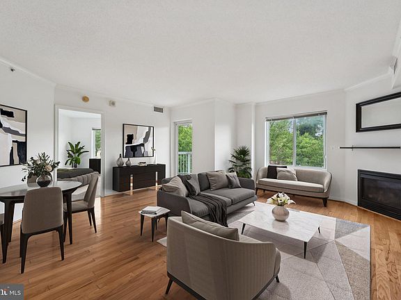 4th image of 3101 Hampton Dr #410