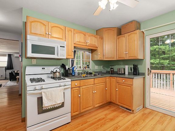 3rd image of 4611 Dennis Dr