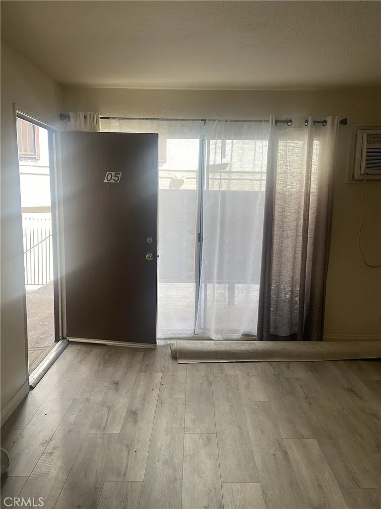 1 bed, 700 sqft, $1,700 — Photo 2