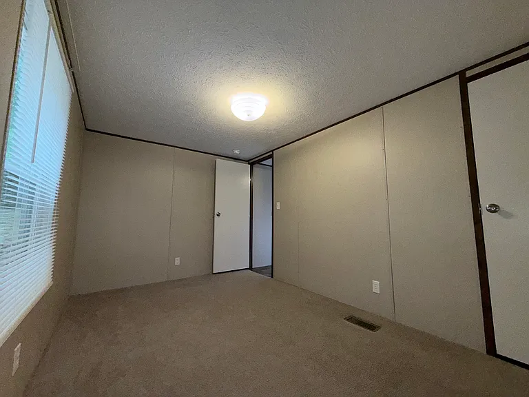 321 City Lake Dr — Photo 12
