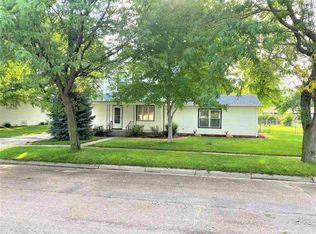 324 Montrose Ave, Bertrand, NE 68927