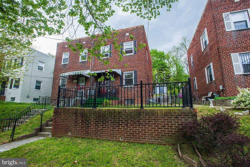 4613 E Capitol St SE photo 1