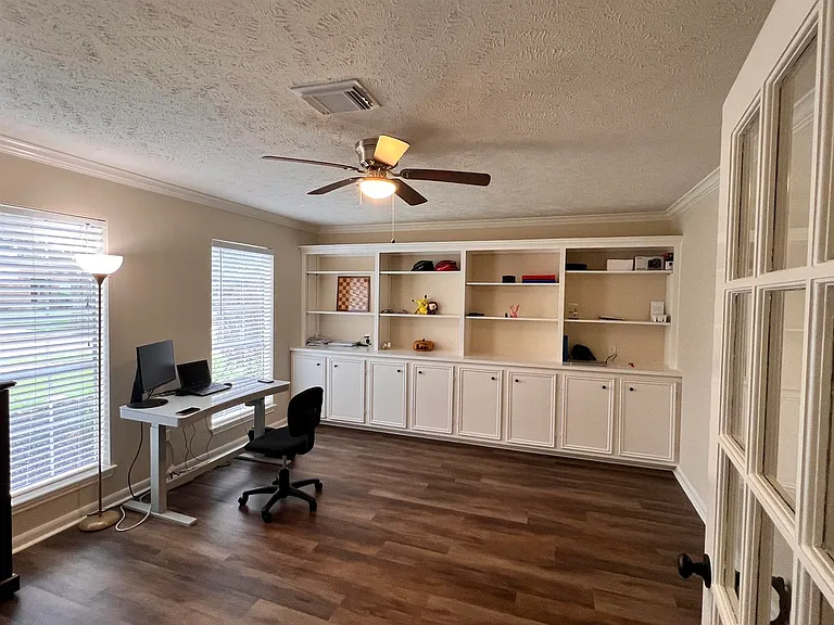 2104 Bay Hill Dr — Photo 5