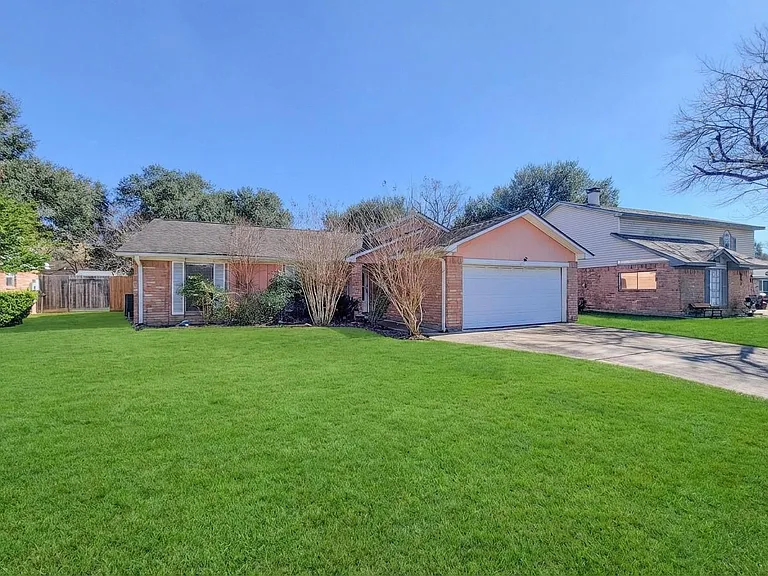412 Land Grant Dr — Photo 1