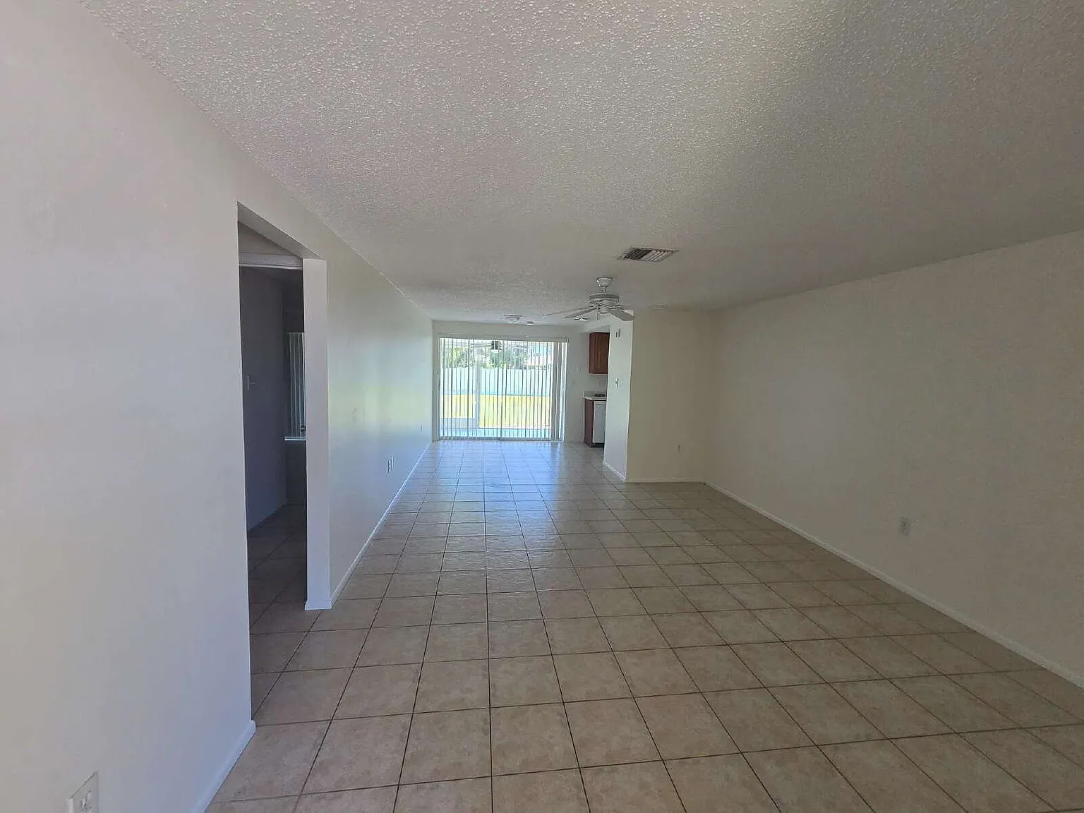 2 bed, 2.0 bath, 982 sqft, $1,600 — Photo 2