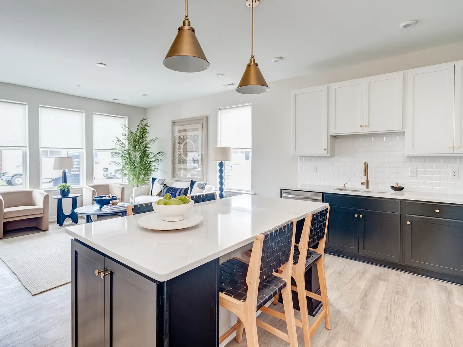 3 bed, 2.5 bath, 1517 sqft, $3,300 — Photo 4