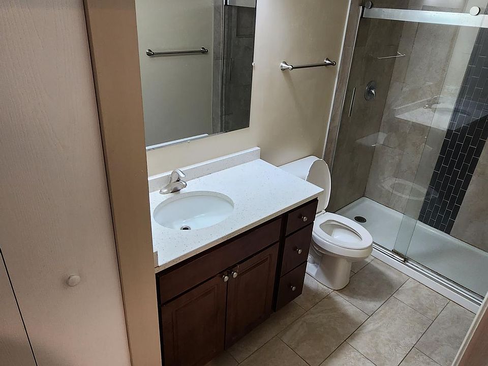 2nd image of 21W581 North Ave APT 12