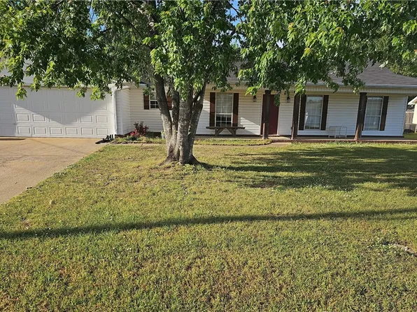 6620 Hibiscus Ln, Northport, AL 35473