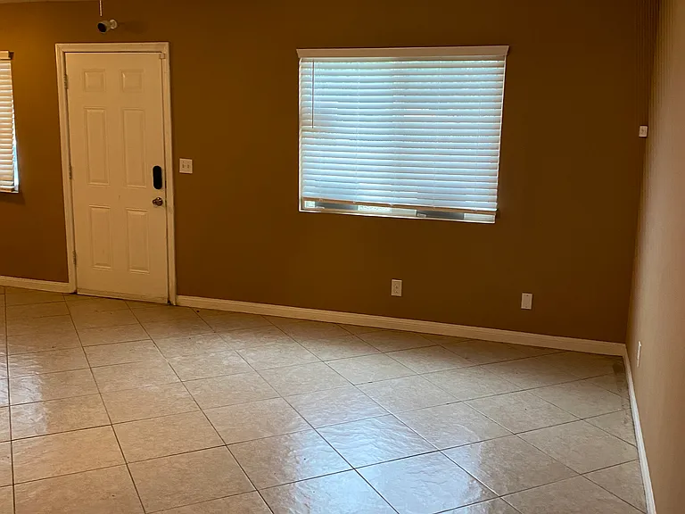 16510 Lakeshore Dr — Photo 6