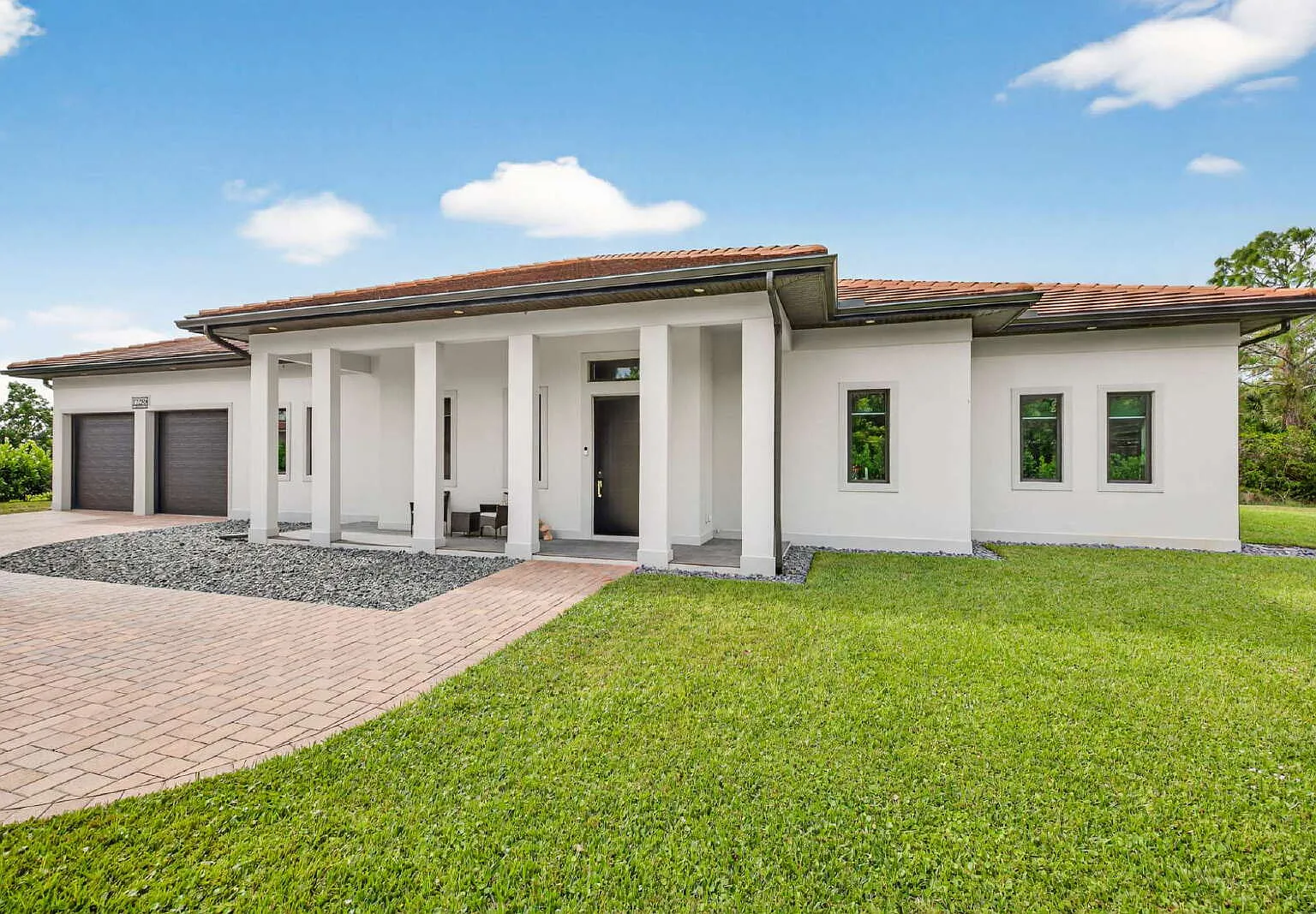 3 bed, 3.5 bath, 2848 sqft, $6,000 — Photo 3