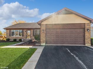 1010 Pheasant Trl, Carol Stream, IL 60188
