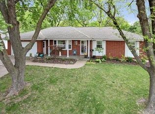 207 NW Ward Rd, Lees Summit, MO 64063