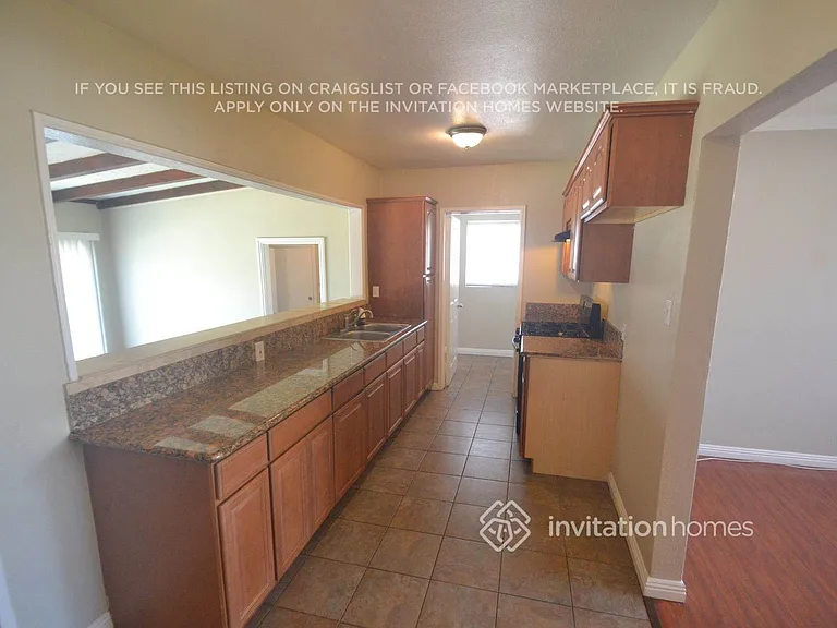 10307 Doty Ave — Photo 5