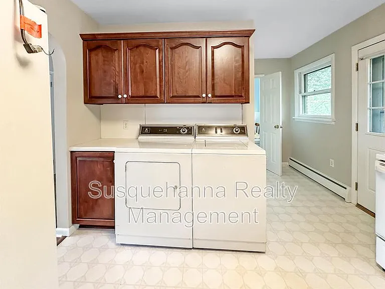 215 Division St — Photo 7