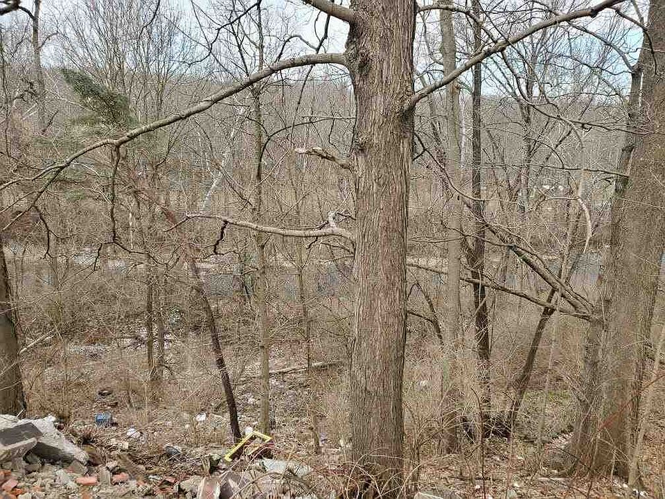 2nd image of 1548 Middleboro Pike