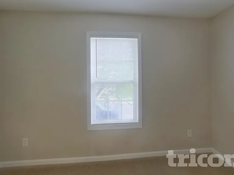 4504 Valendra Dr — Photo 10