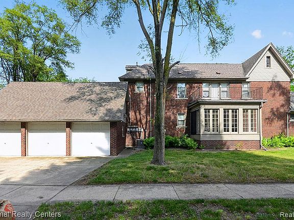 3rd image of 15105 Maplewood Ave