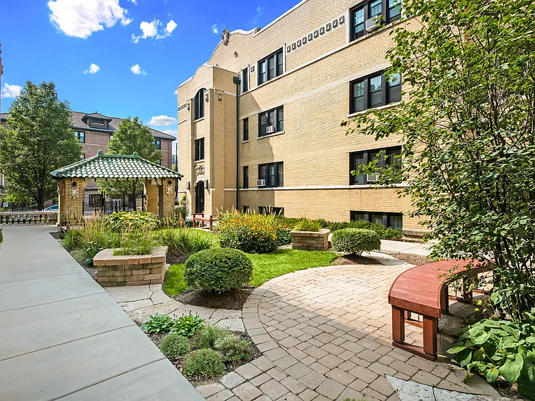 Irving Courts by Reside — Photo 10