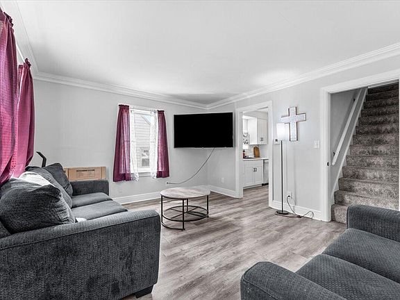 4th image of 1136 N 8th AVENUE